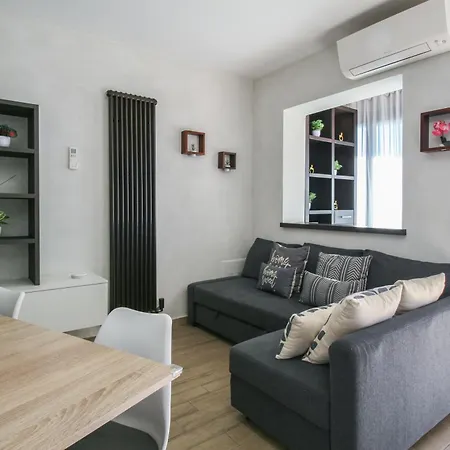 Beachfront Diamond - Fiumicino Airport Apartment