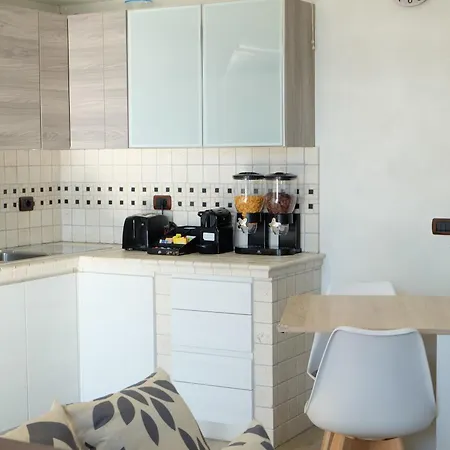Beachfront Diamond - Fiumicino Airport Apartment