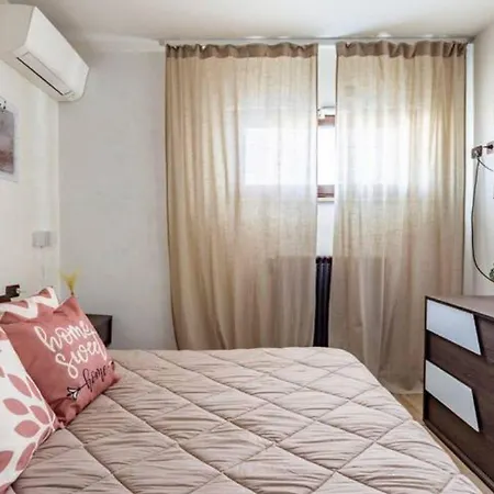 Beachfront Diamond - Fiumicino Airport Apartmán *